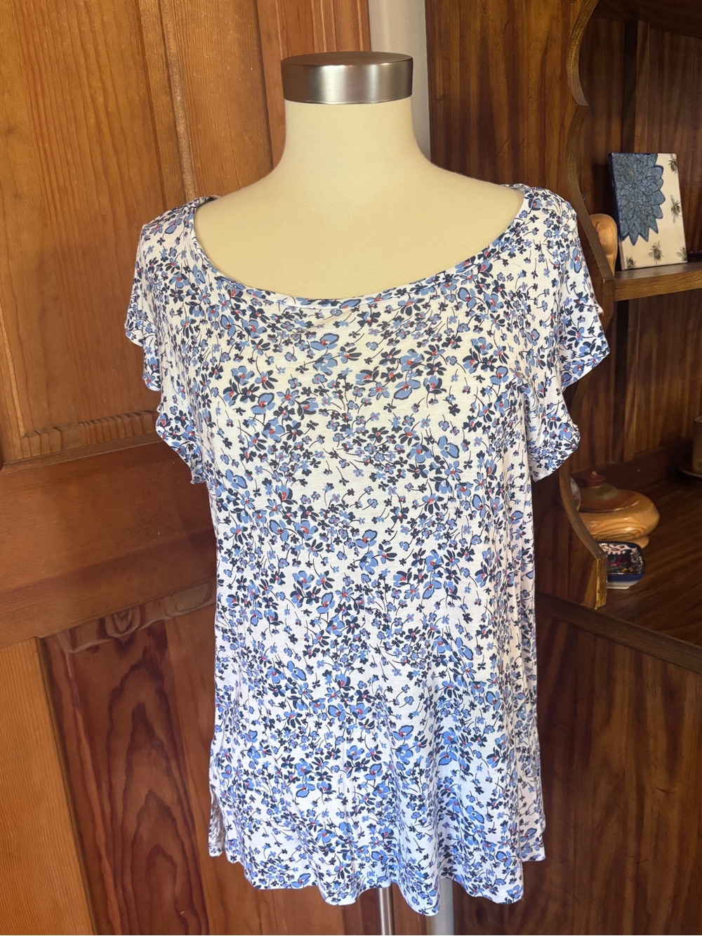 H & M Floral Blue & White Women's Short Sleeve Top M